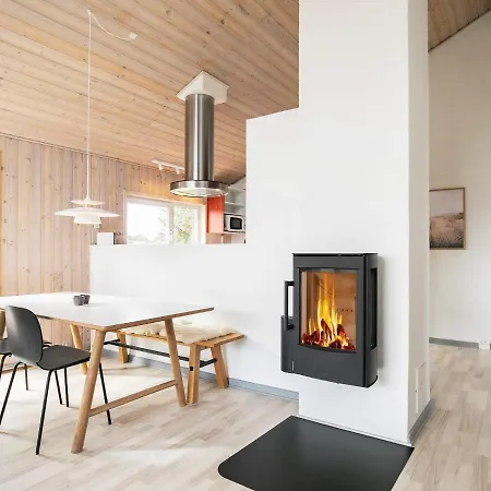 Quaint Holiday Homein Hj Rring With Whirlpool Hébergement de vacances Hjørring